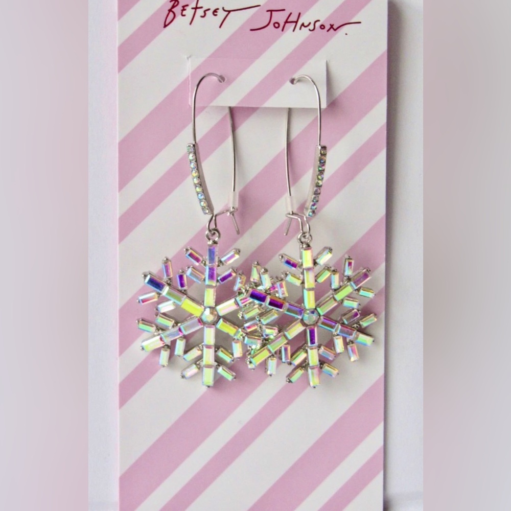 ♥️❄️New Betsey Johnson Iridescent Crystal Baguette Sn❄️wflake Dangle Earrings♥️
